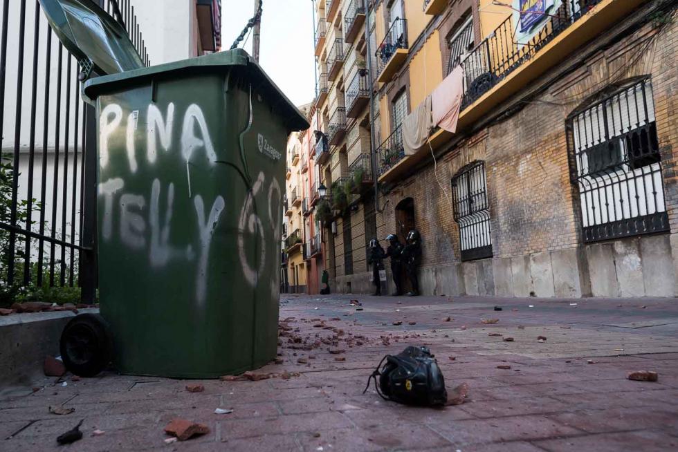 Tres okupas, detenidos por arrojar objetos desde un tejado de la calle Pignatelli