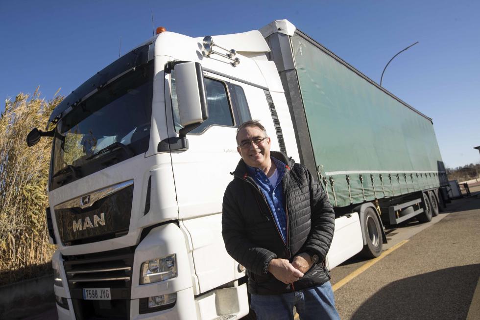José Antonio Moliner, presidente de Tradime Aragón, con su camión.