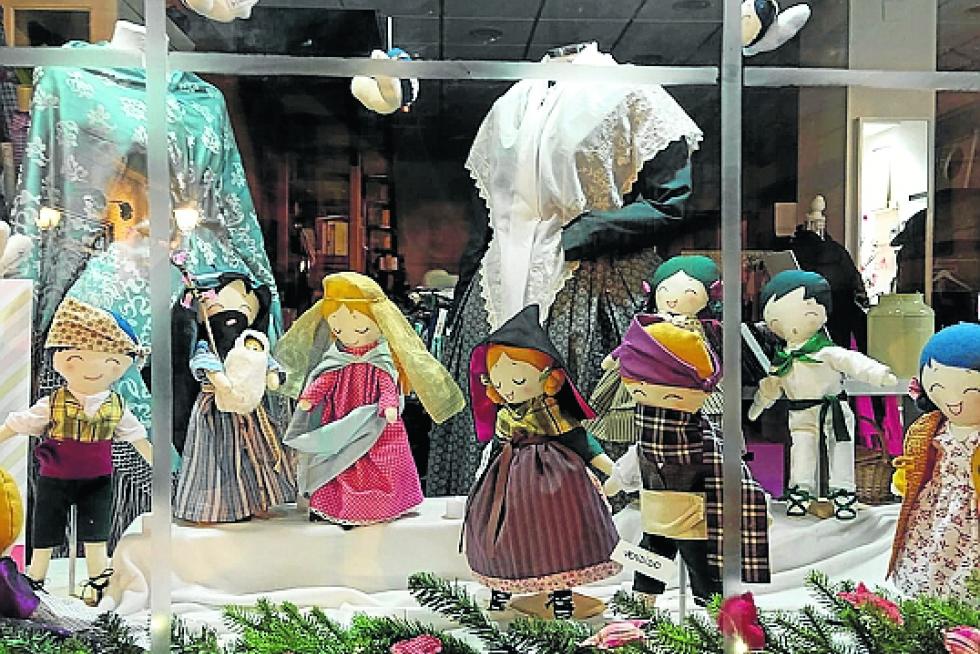 La Cardelina, indumentaria aragonesa, en Huesca.