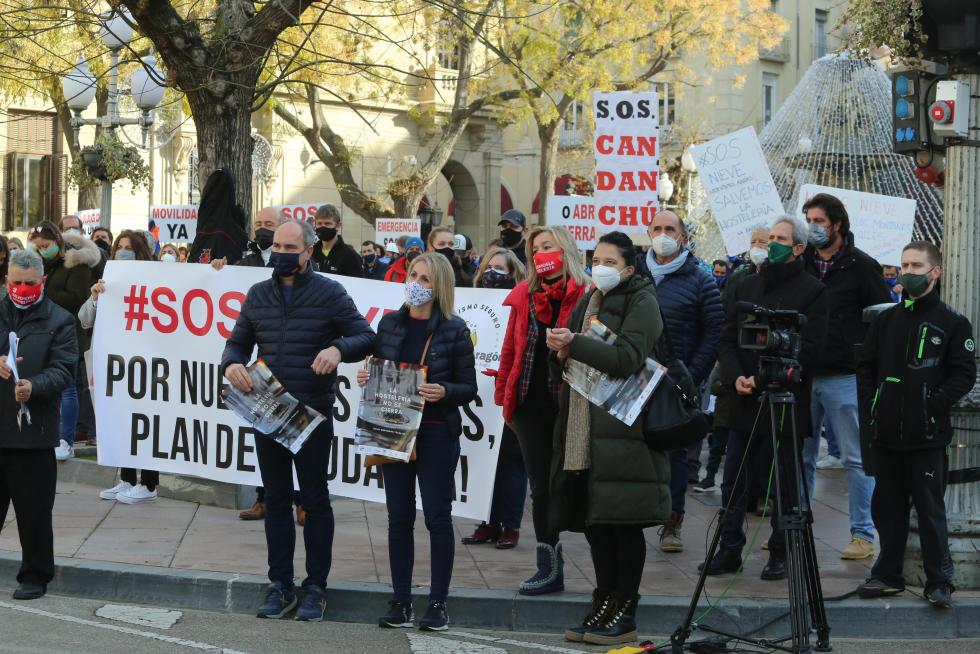 Multitudinaria manifestación en Huesca del sector de la nieve en el Pirineo