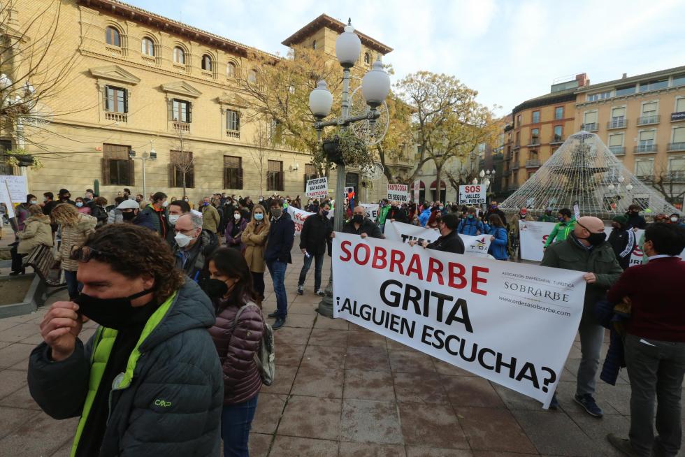 Multitudinaria manifestación en Huesca del sector de la nieve en el Pirineo