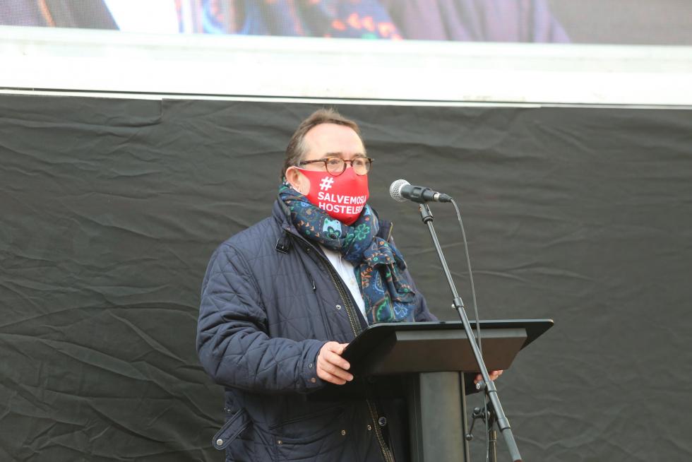 Multitudinaria manifestación en Huesca del sector de la nieve en el Pirineo