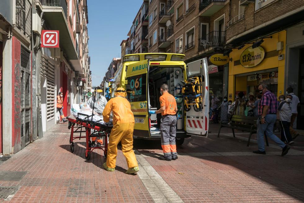 Sanitarios en la calle Delicias de Zaragoza (8/08/2020)