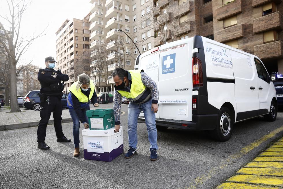 Llegada de la vacuna del coronavirus a la residencia Romareda de Zaragoza.