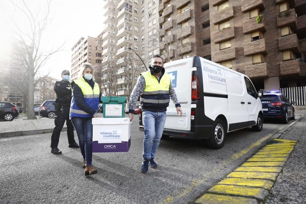 Llegada de la vacuna del coronavirus a la residencia Romareda de Zaragoza.