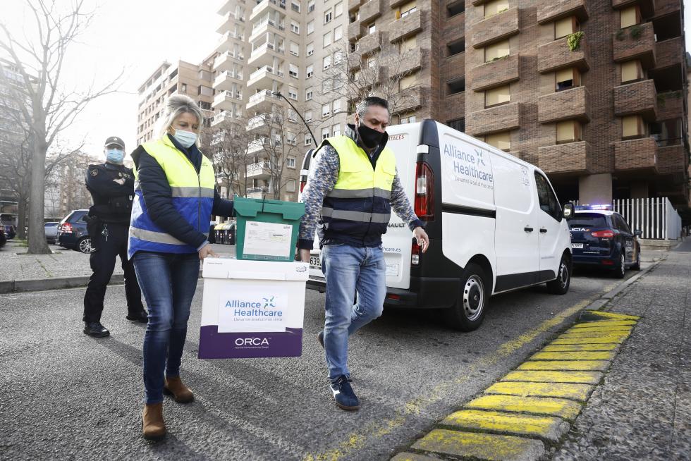 Llegada de la vacuna del coronavirus a la residencia Romareda de Zaragoza.