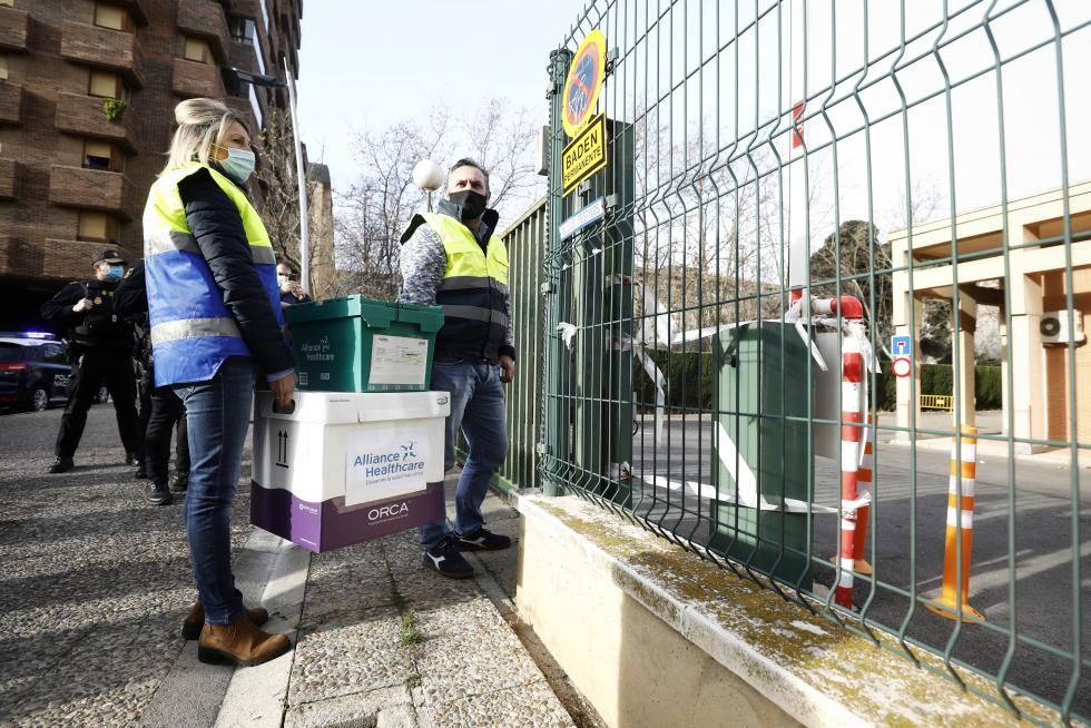 Llegada de la vacuna del coronavirus a la residencia Romareda de Zaragoza.