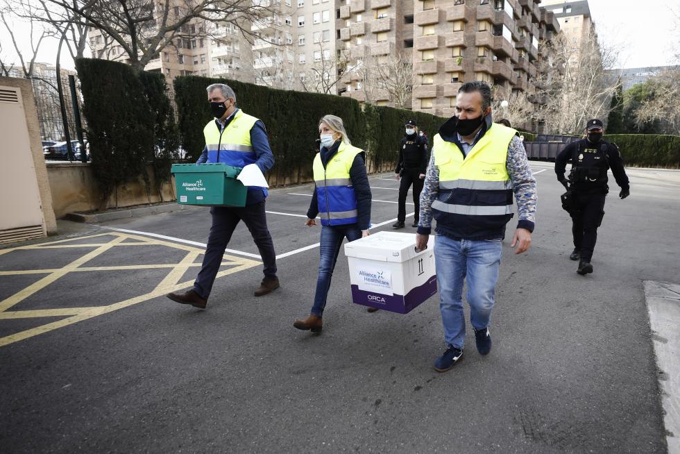 Llegada de la vacuna del coronavirus a la residencia Romareda de Zaragoza.