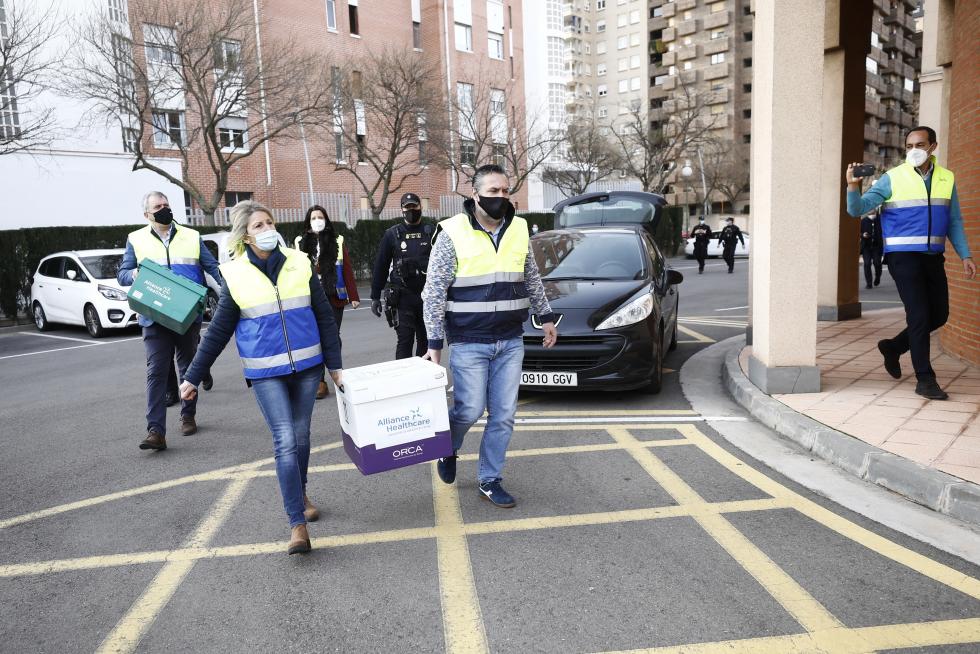 Llegada de la vacuna del coronavirus a la residencia Romareda de Zaragoza.