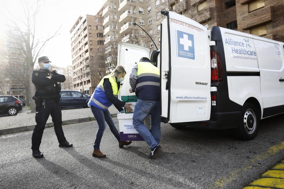 Llegada de la vacuna del coronavirus a la residencia Romareda de Zaragoza.