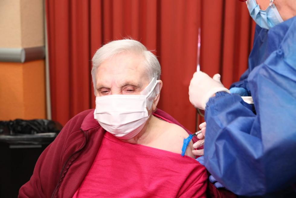 Vacunación en la residencia Romareda de Zaragoza