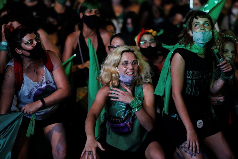 Las calles argentinas palpitan ante la reñida votación por el aborto legal