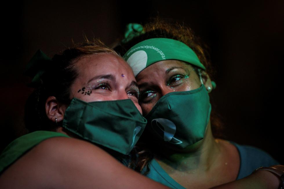 Las calles argentinas palpitan ante la reñida votación por el aborto legal