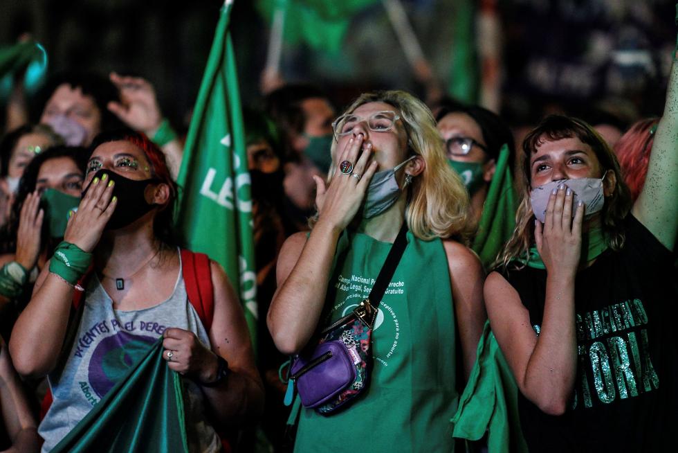 Las calles argentinas palpitan ante la reñida votación por el aborto legal