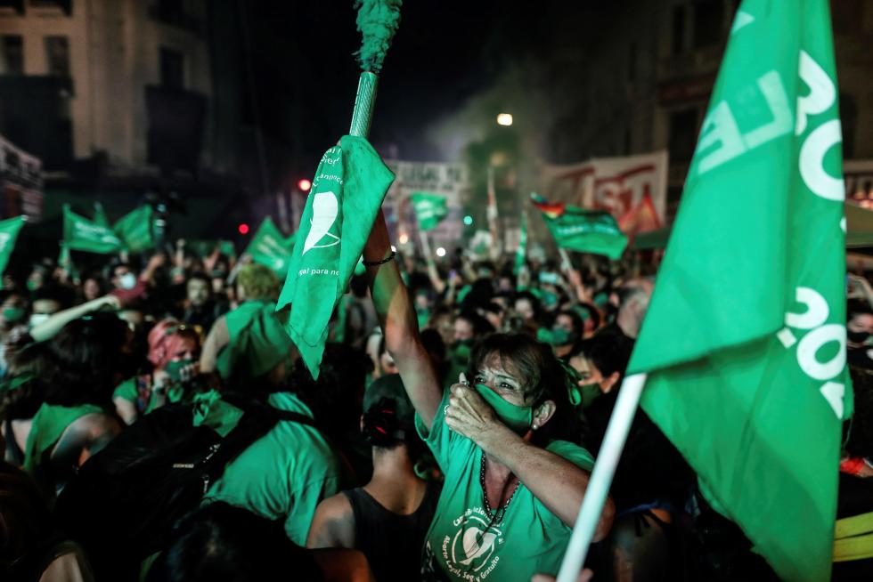 Las calles argentinas palpitan ante la reñida votación por el aborto legal
