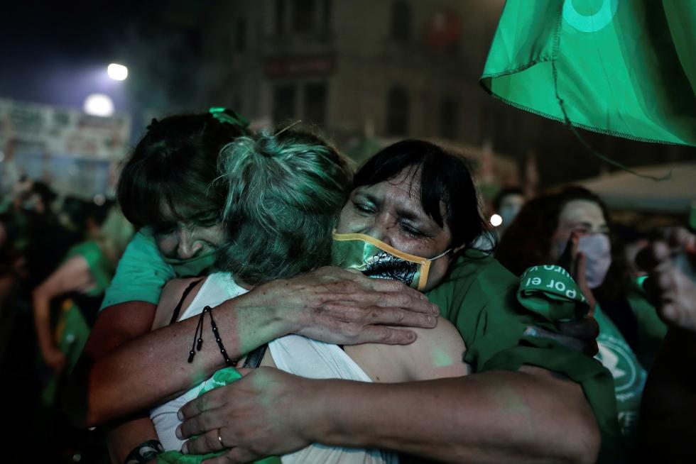 Las calles argentinas palpitan ante la reñida votación por el aborto legal