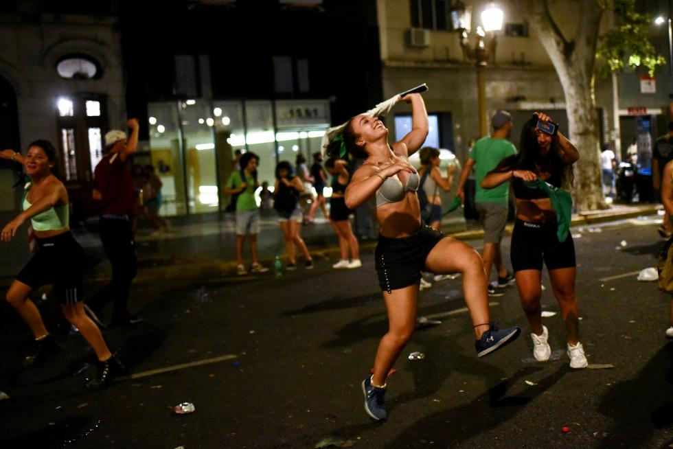Protests as senate debates abortion bill in Buenos Aires
