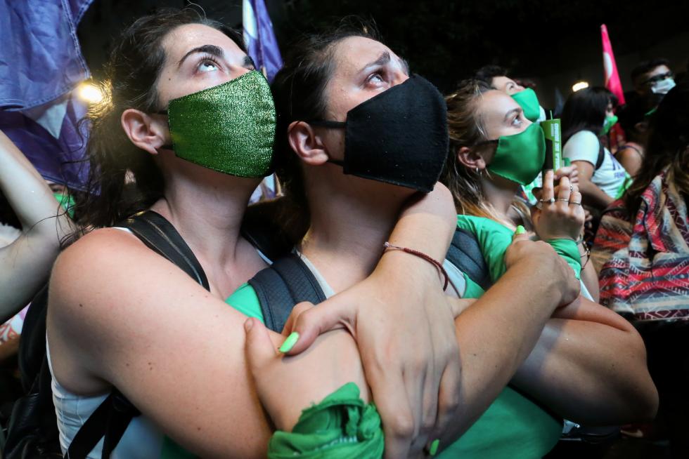 Protests as senate debates abortion bill in Buenos Aires