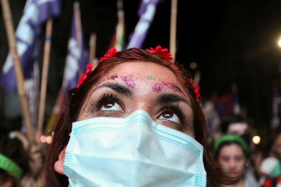 Protests as senate debates abortion bill in Buenos Aires