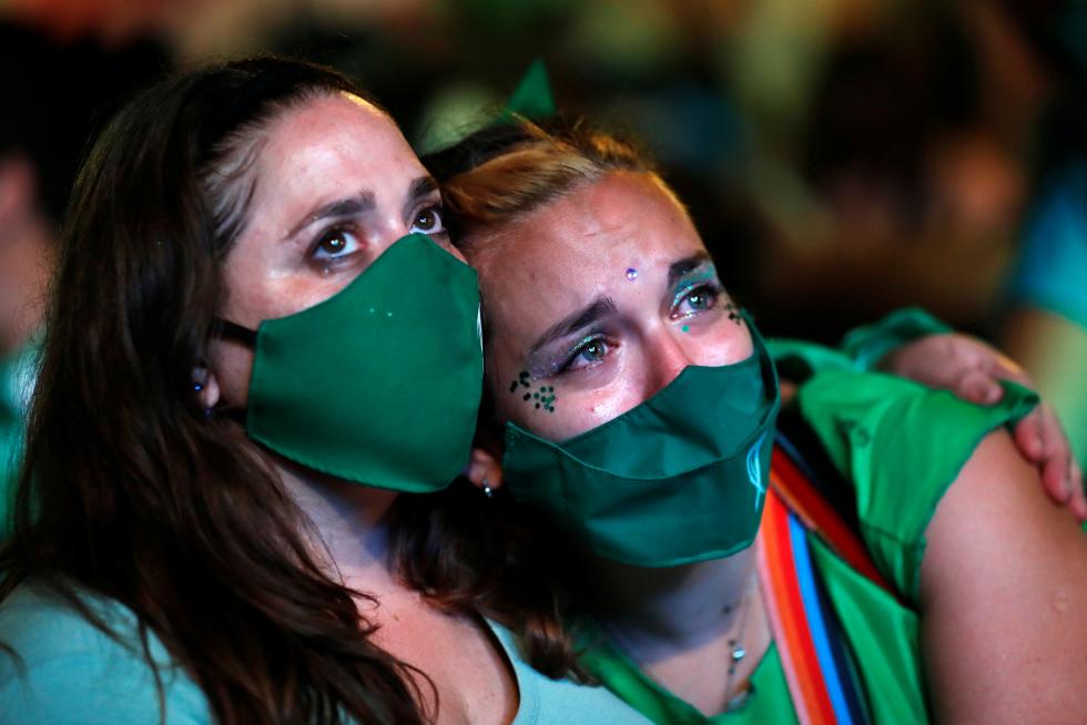 Protests as senate debates abortion bill in Buenos Aires