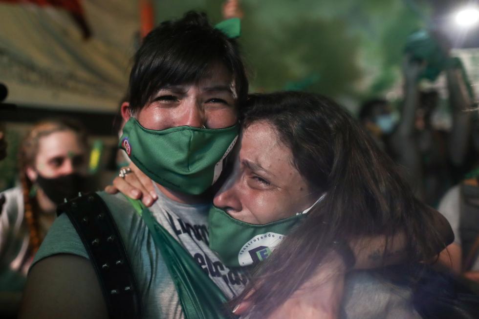Protests as senate debates abortion bill in Buenos Aires
