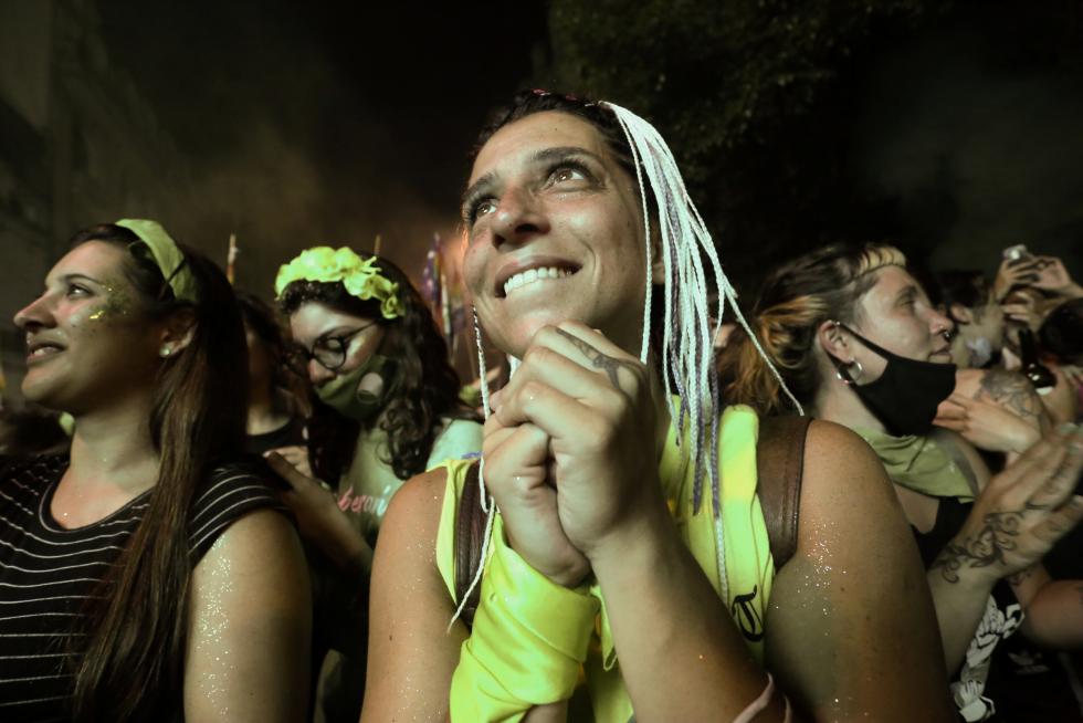 Protests as senate debates abortion bill in Buenos Aires