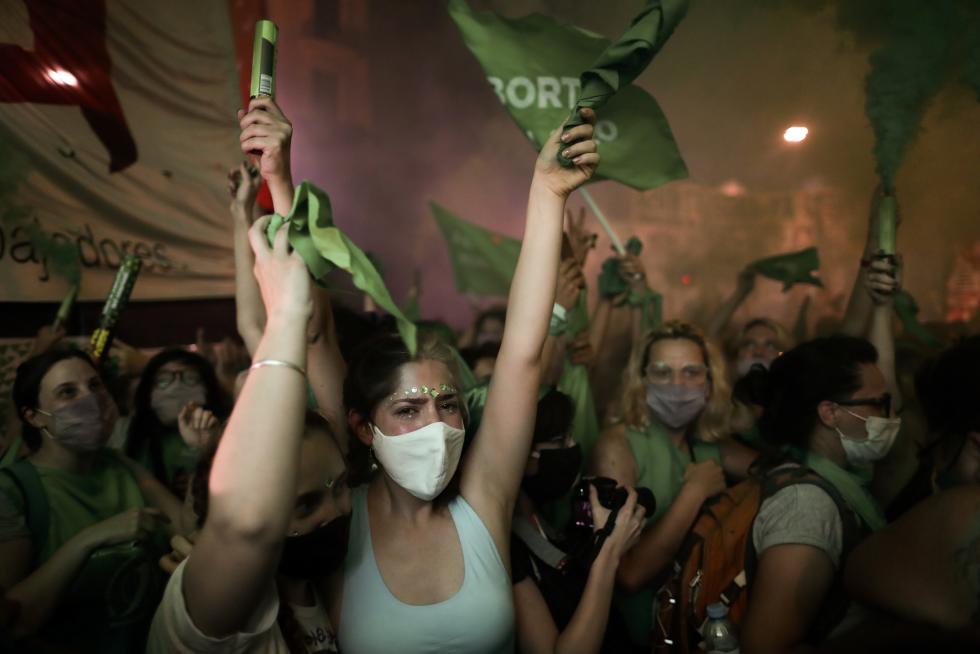 Protests as senate debates abortion bill in Buenos Aires