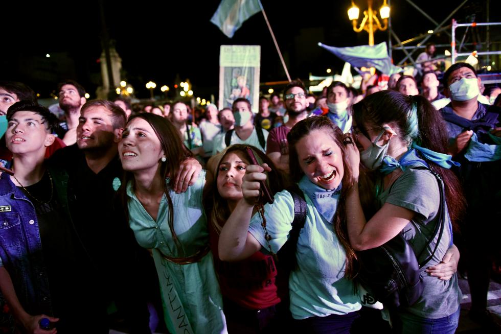 Protests as senate debates abortion bill in Buenos Aires