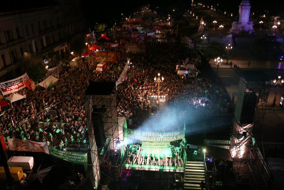 Protests as senate debates abortion bill in Buenos Aires