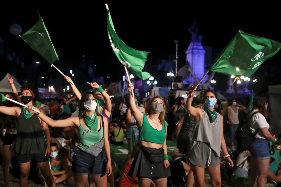 Protests as senate debates abortion bill in Buenos Aires