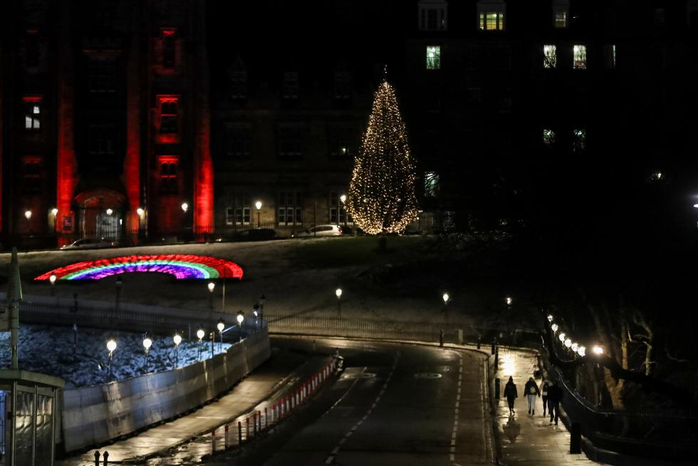 Pocos viandantes en Edimburgo, Reino Unido
