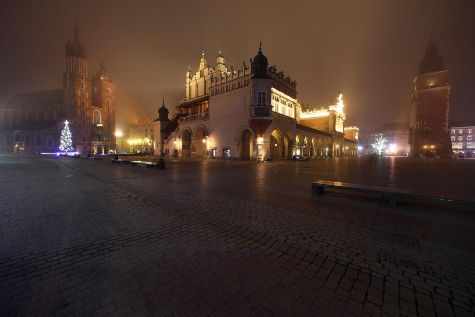 Una calle solitaria en Cracovia (Polonia)