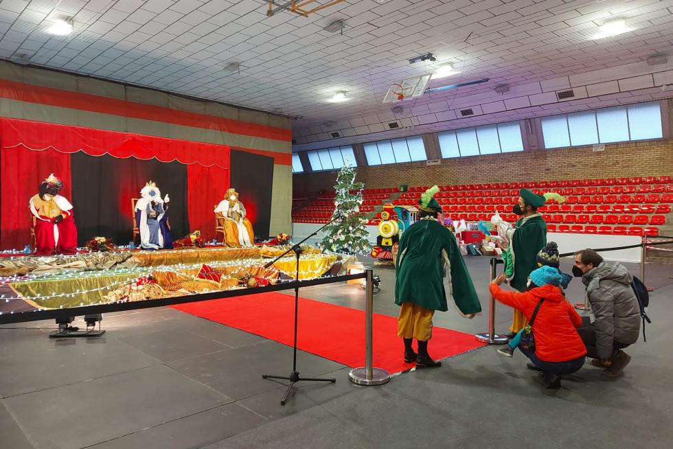 En Sabiñánigo, se ha celebrado una cabalgata estática en el polideportivo de la plaza de la Constitución