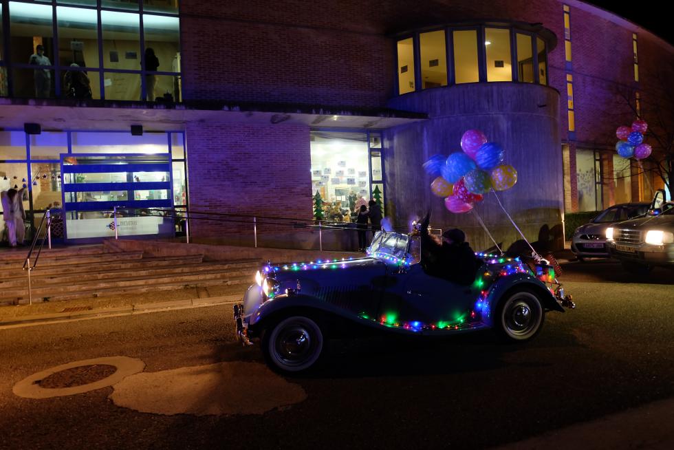 Los Reyes Magos han recorrido las calles de Tarazona en descapotables y sidecar en tres recorridos diferentes