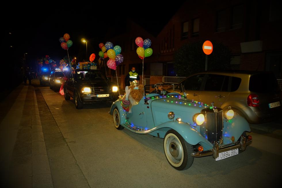 Los Reyes Magos han recorrido las calles de Tarazona en descapotables y sidecar en tres recorridos diferentes