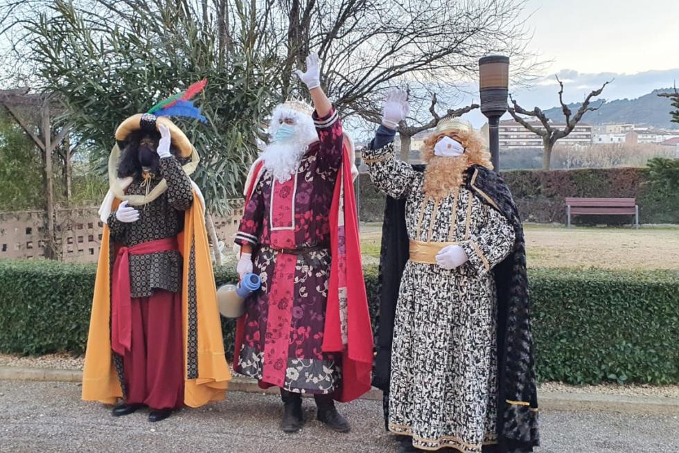 Los Reyes Magos han visitado la residencia Torrefuentes y el Belén Monumental de Monzón.