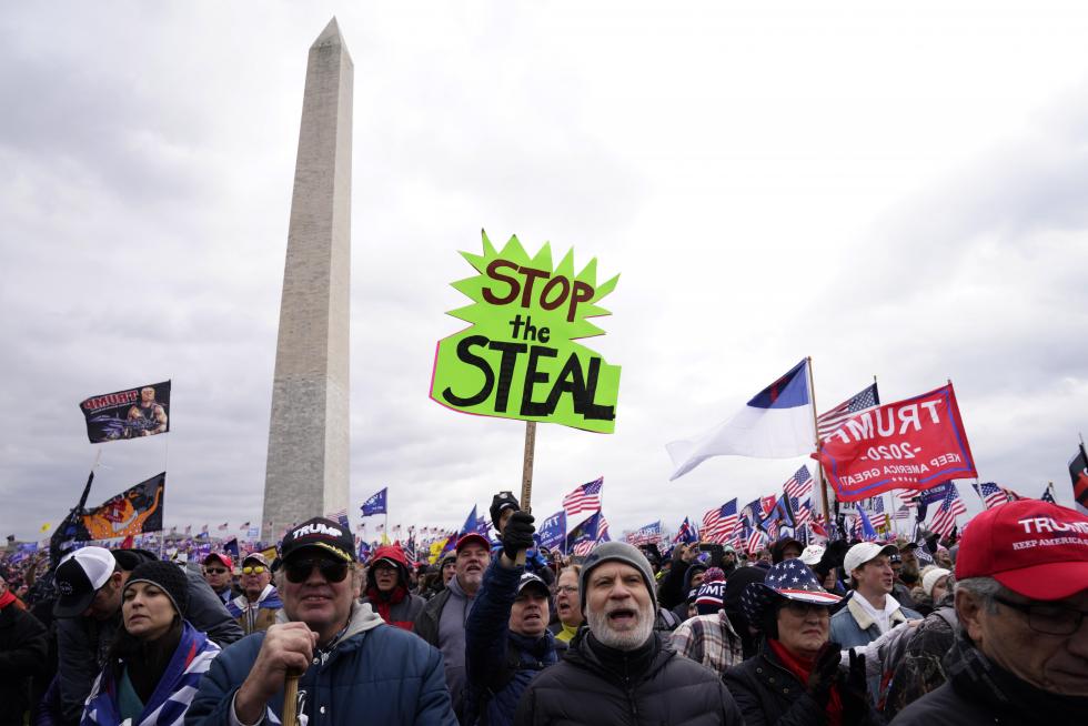 Miami (United States), 06/01/2021.- Supporters of US President Donald J. Trump attend a rally named 'Trump Victory Caravan II' in front of the Versailles restaurant in Miami, Florida, USA, 06 January 2021. The rally is organized by the group 'Cubans 4 Trump' to show their support for President Trump as US lawmakers are set to confirm the Electoral College vote won by Joe Biden. (Estados Unidos) EFE/EPA/CRISTOBAL HERRERA-ULASHKEVICH Rally to show support for President Donald Trump in Miami, Florida