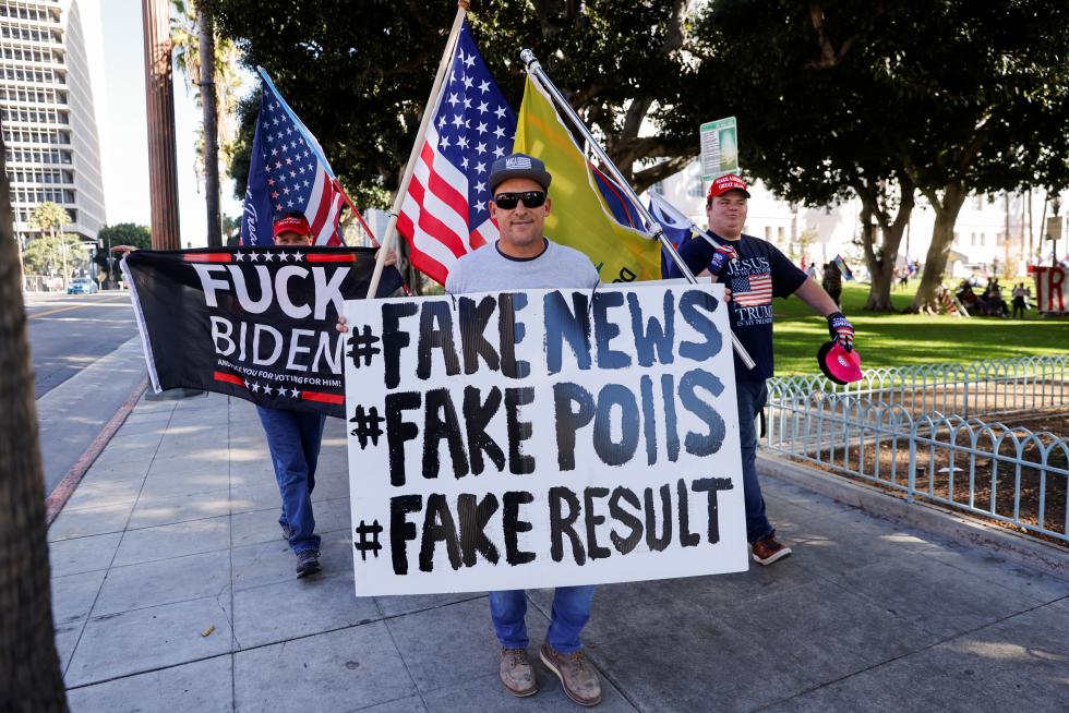 Washington (Usa), 06/01/2021.- Supporters of US President Donald J. Trump on the National Mall during the 'Stop the Steal' rally Washington DC, USA, 06 January 2021. The rally takes place as the United States Congress is due to ratify the results of the 2020 Presidential Election. (Protestas, Estados Unidos) EFE/EPA/WILL OLIVER Supporters of President Trump gather ahead of the 'Stop the Steal' rally in Washington DC