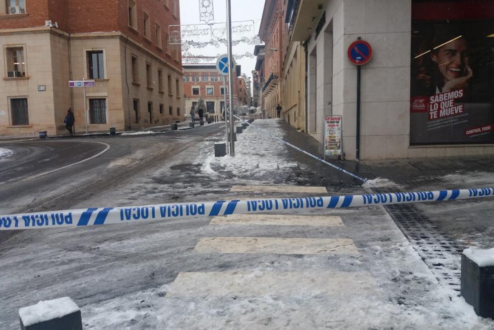 Aceras cortadas en Teruel para evitar resbalones.