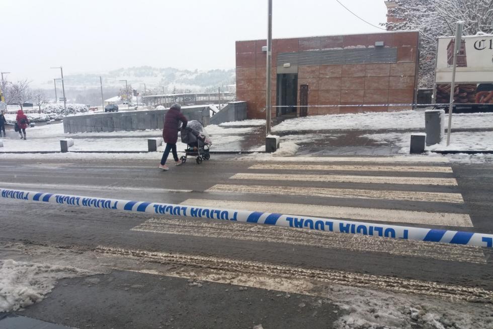 Aceras cortadas en Teruel para evitar resbalones.