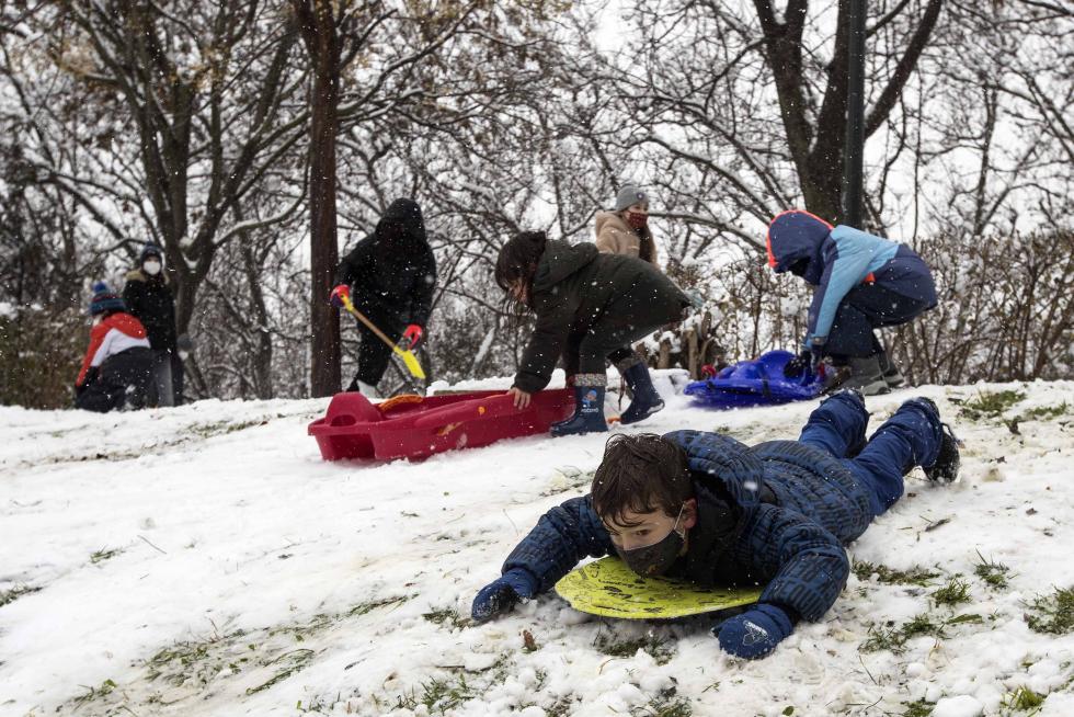 Nieve en el parque Bruil de Zaragoza