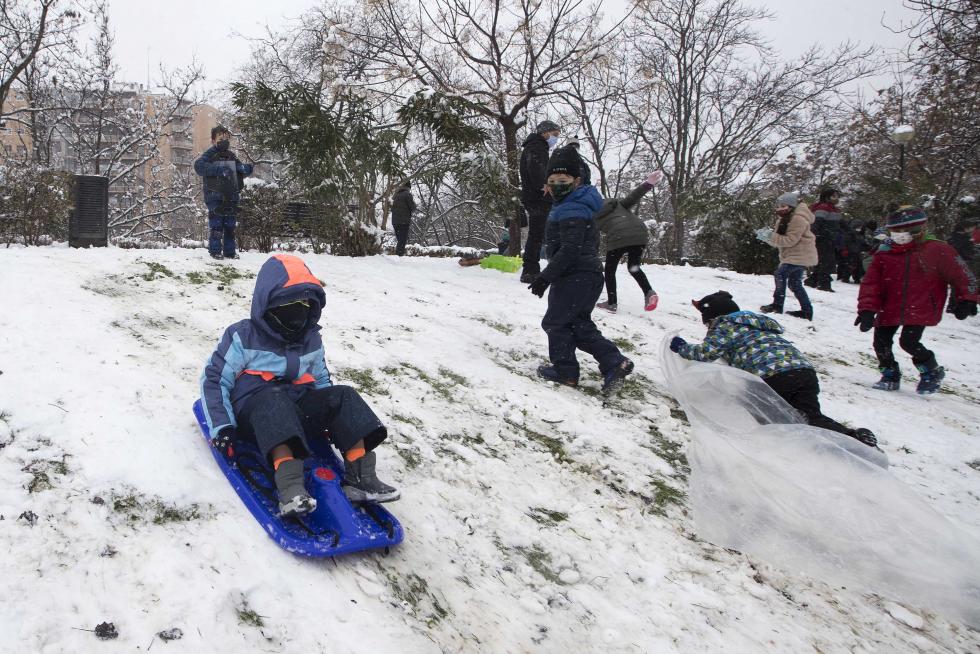 Nieve en el parque Bruil de Zaragoza