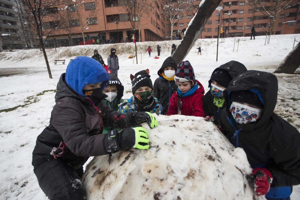 Nieve en el parque Bruil de Zaragoza