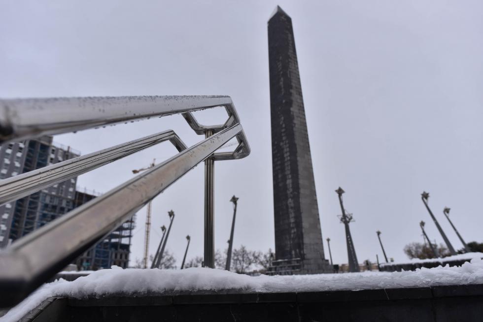 NIeve en la plaza de Europa de Zaragoza, este domingo.