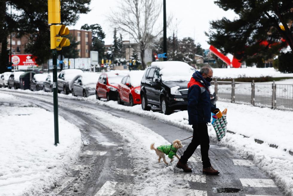 Nieve en Los Enlaces con la Avenida de Madrid de Zaragoza