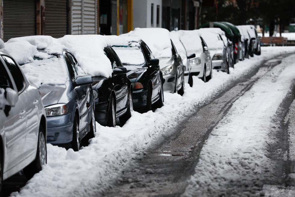 Nieve en Los Enlaces con la Avenida de Madrid de Zaragoza