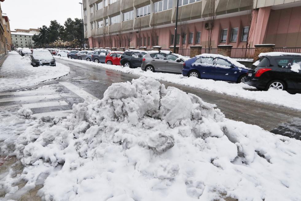 Nieve en Tomás Bretón y Universidad, este domingo en Zaragoza.