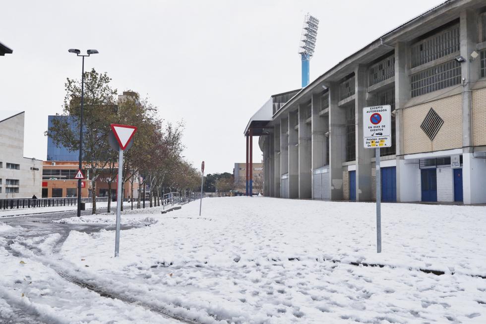 Nieve en Tomás Bretón y Universidad, este domingo en Zaragoza.