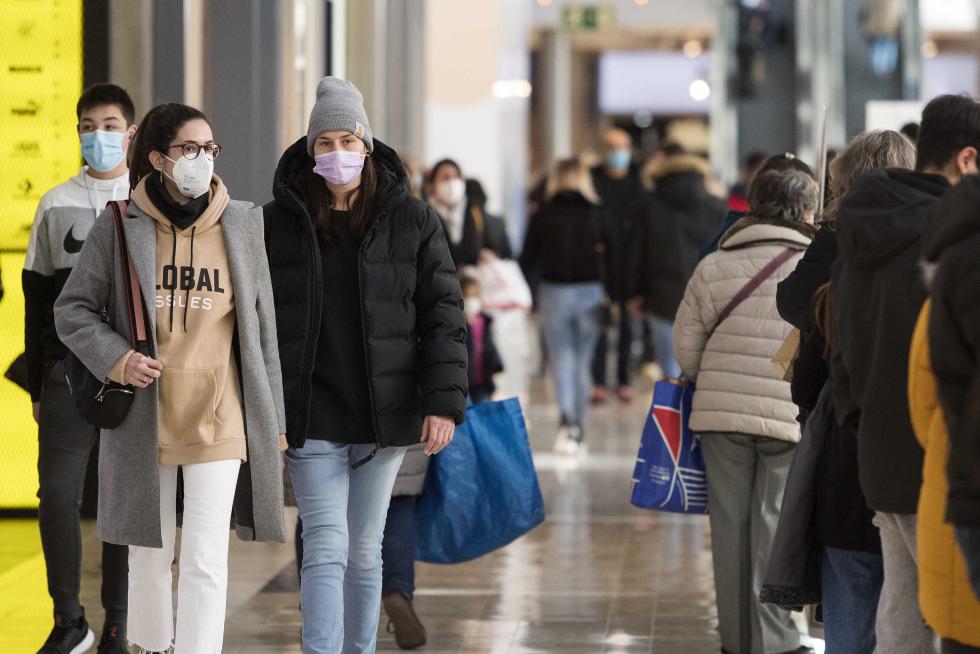 Controles policiales y cierre del comercio en Aragón a las 18.00 por las nuevas restricciones.