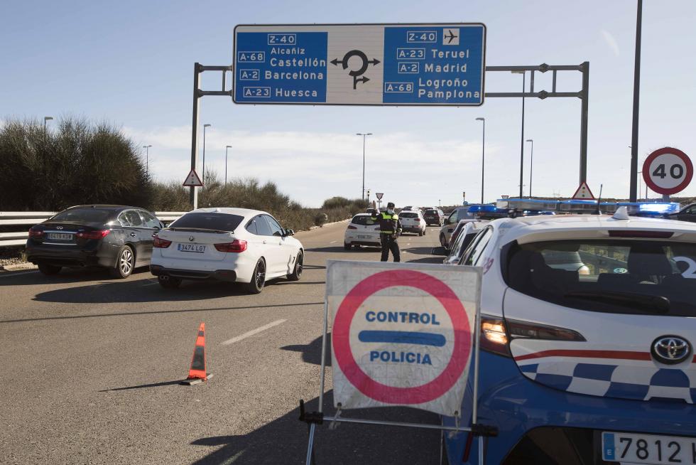 Controles policiales y cierre del comercio en Aragón a las 18.00 por las nuevas restricciones.